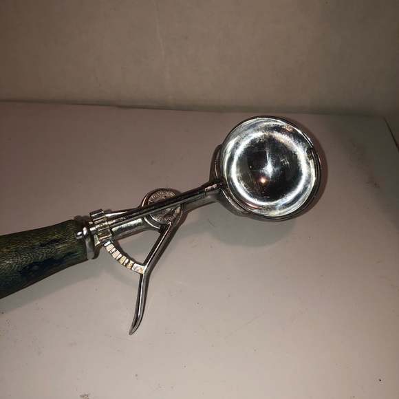 Metal Ice Cream Scoop with wood green handle- perfect for ice cream and rice - Picture 2 of 8